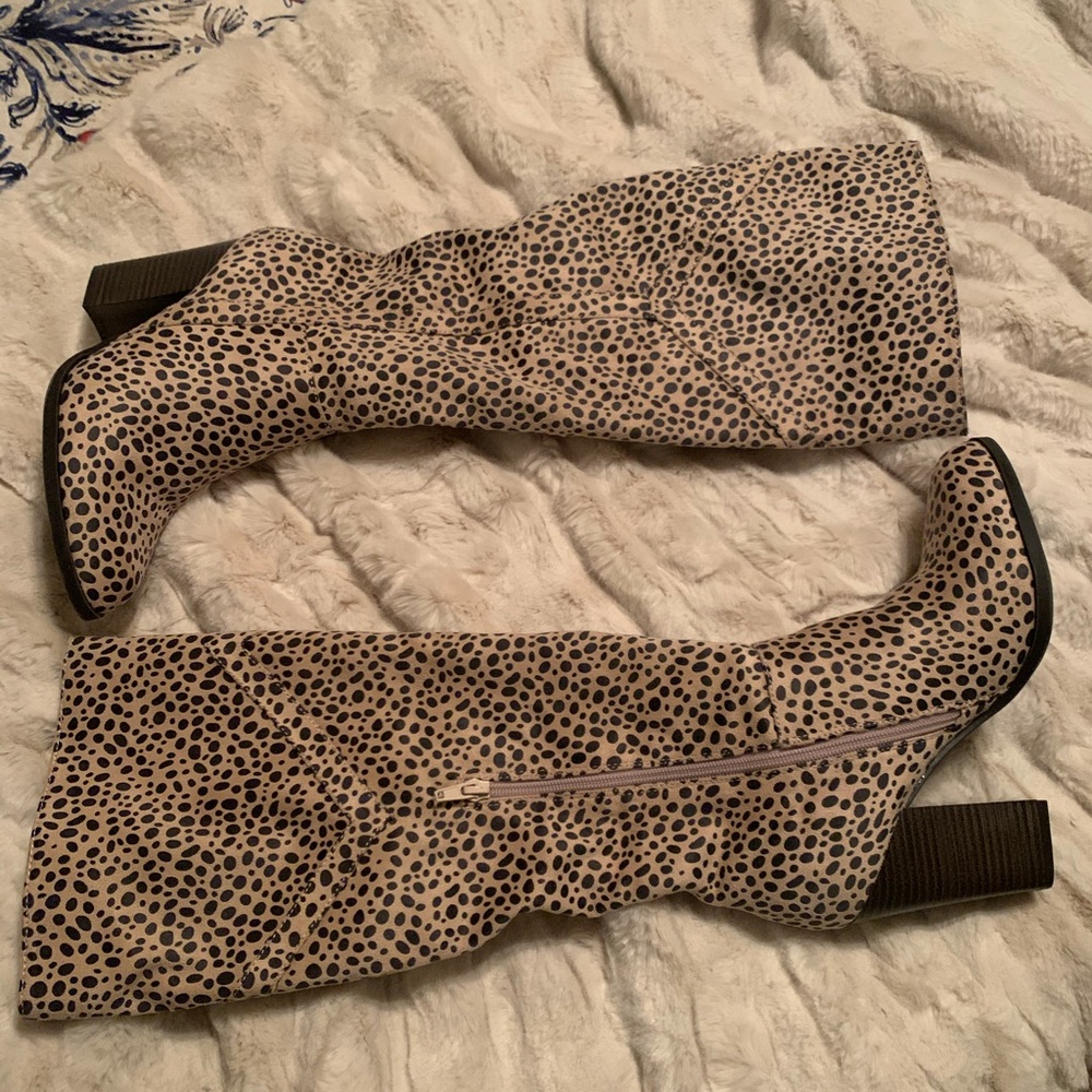 Size 7 1/2 leopard boots